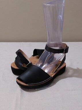 Pons Avarca Authentic Ankle-Strap Leather Sandals Black Size: 8